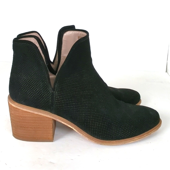 BP Leather Block Heel Ankle Bootie in Black Leather Boots size 8 Chunky Heel - Picture 10 of 12